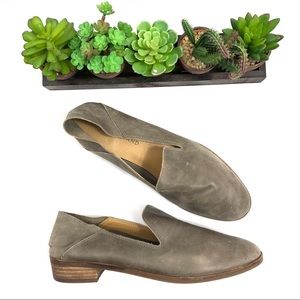 Like New! Woman’s Gray Leather Cahill Flat size 8